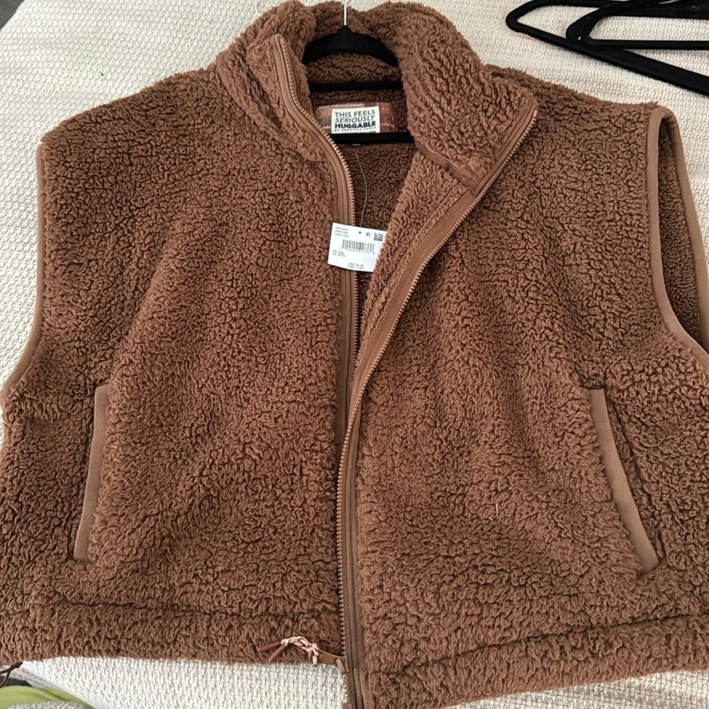 AE vest